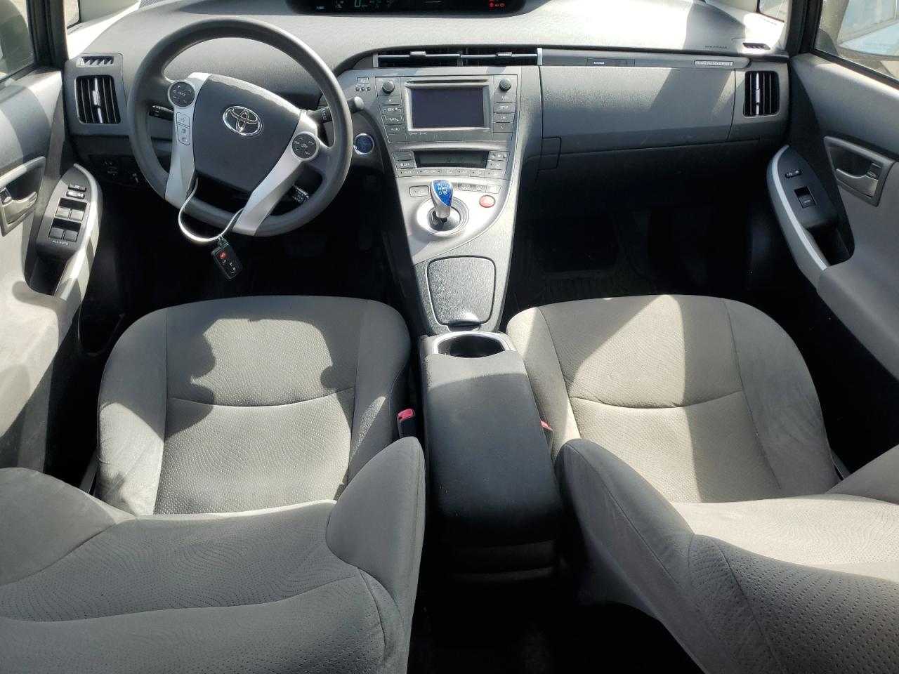 TOYOTA PRIUS PLUG-IN