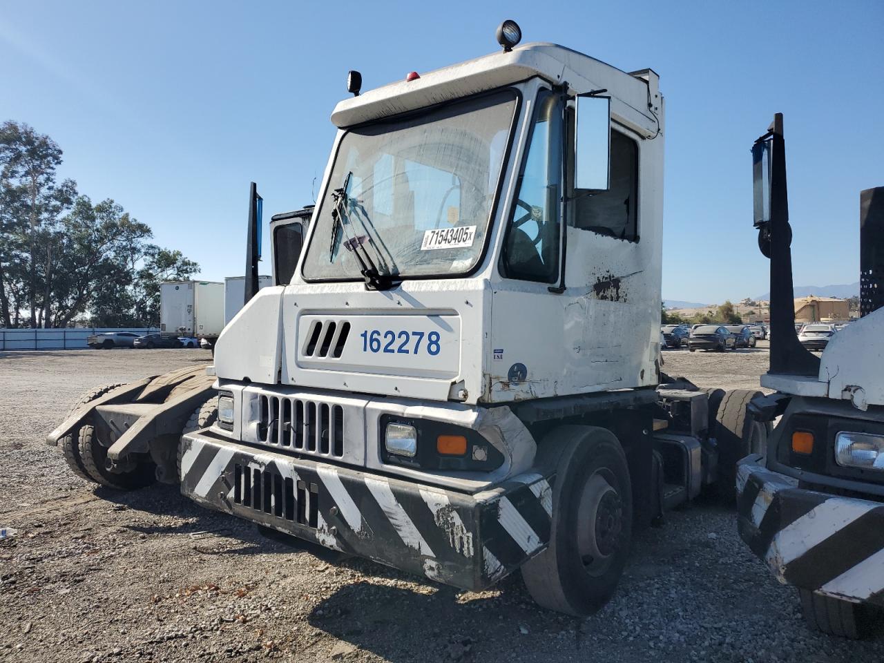 Lot #3285682685 2016 OTTAWA YARD TRACTOR OTTAWA4X2