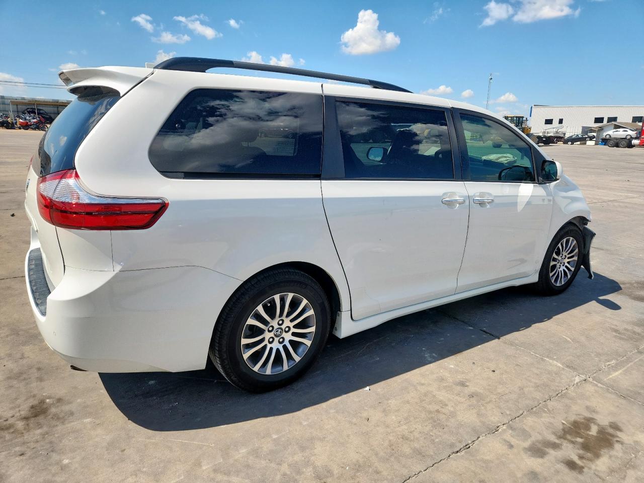 TOYOTA SIENNA XLE