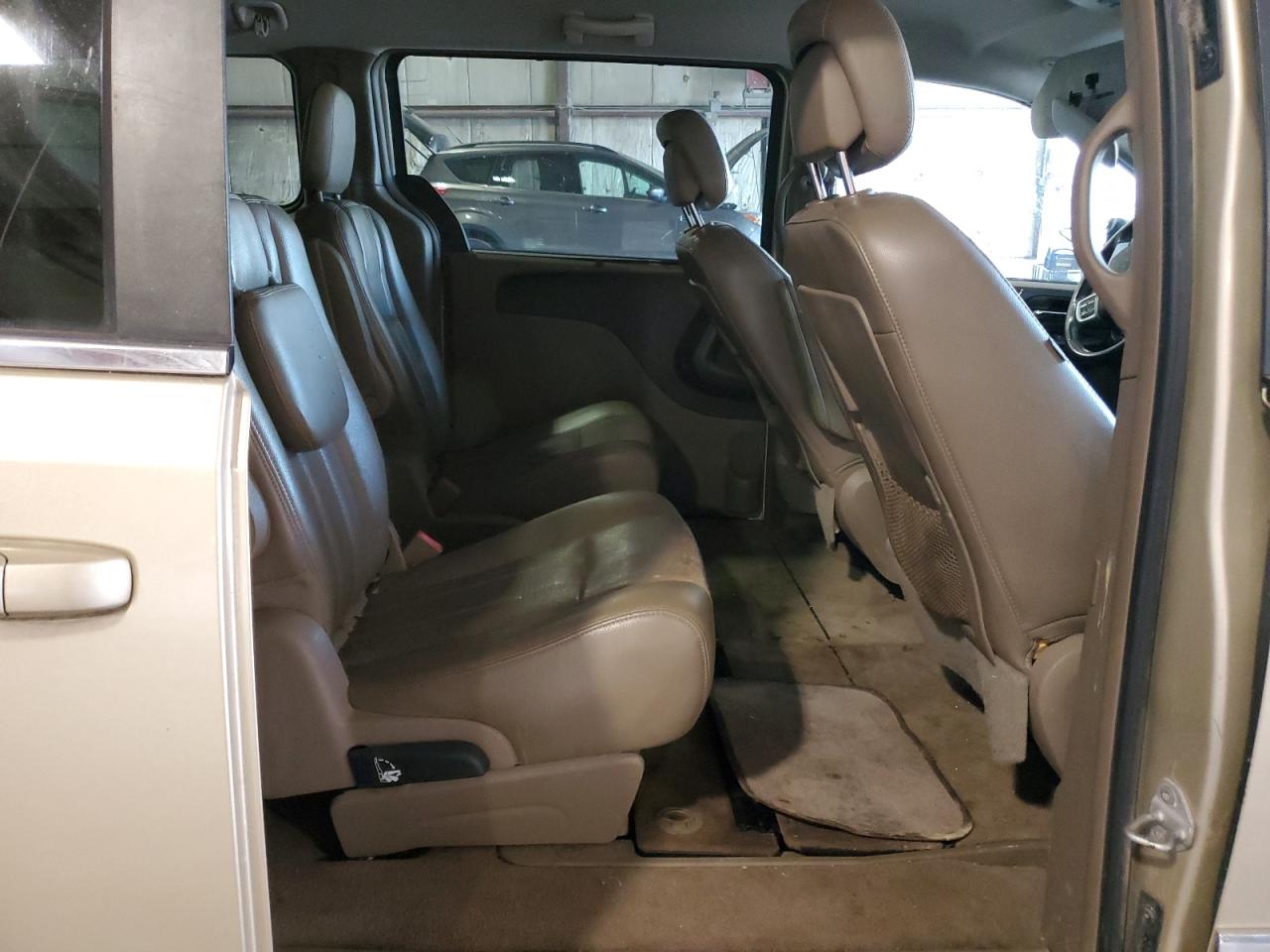 CHRYSLER TOWN & COUNTRY TOURING L