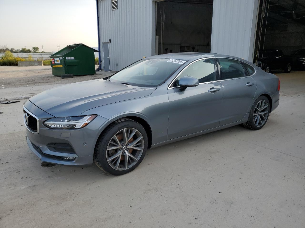 VOLVO S90 T6 MOMENTUM