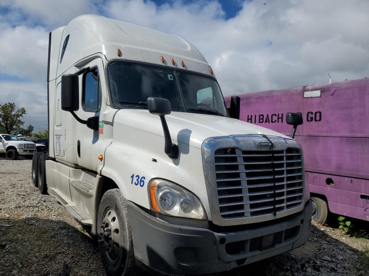 Lot #3282421263 2018 FREIGHTLINER CASCADIA 1