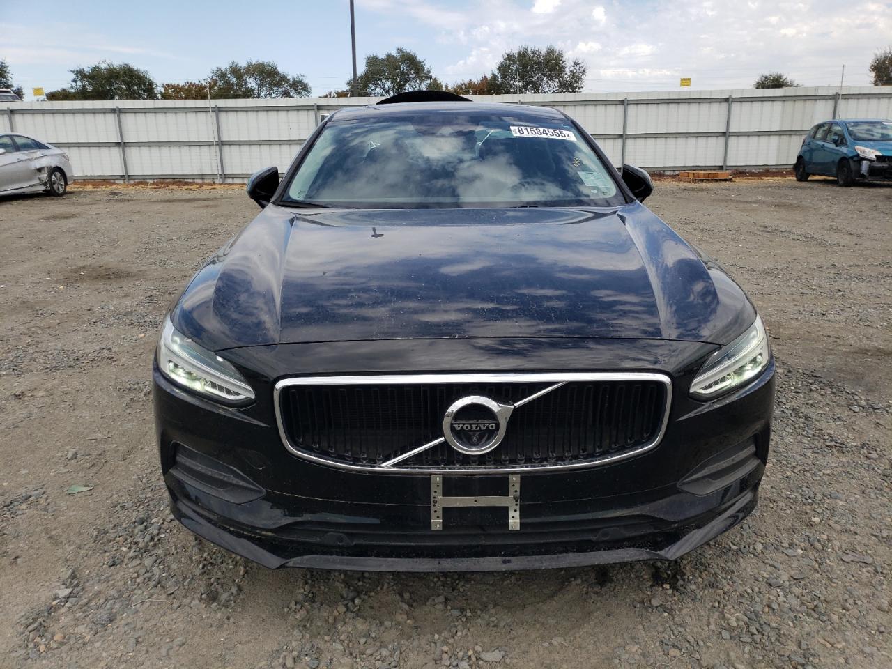 VOLVO S90 T6 MOMENTUM