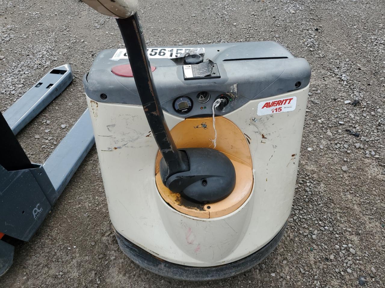 Lot #3246796840 2020 CROWN ELECTRIC PALLET JACK