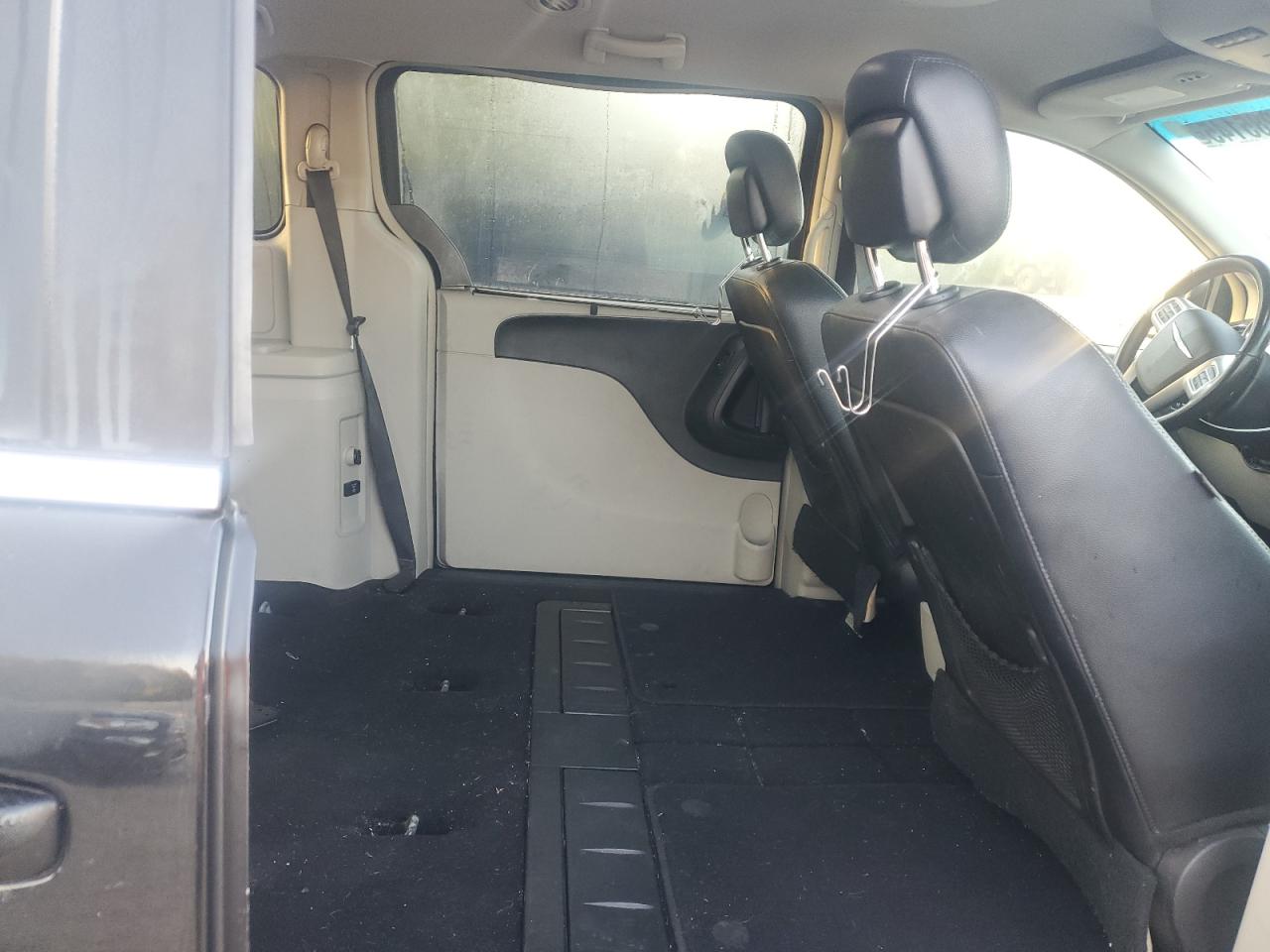 CHRYSLER TOWN & COUNTRY TOURING L