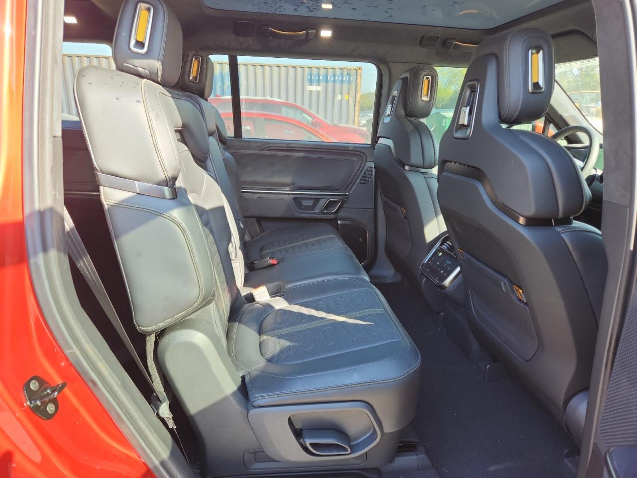 RIVIAN R1S ADVENTURE