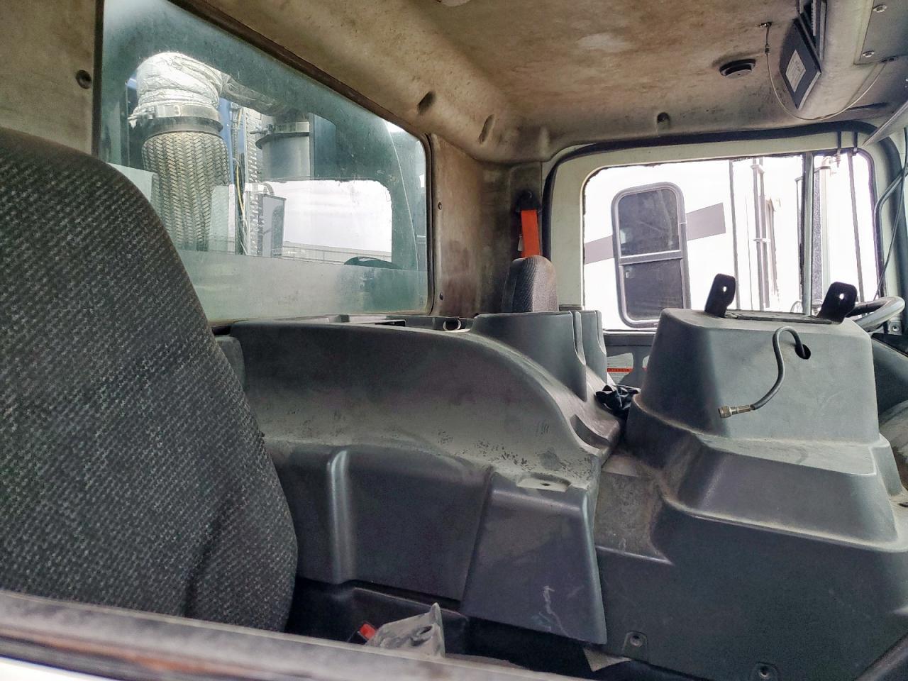 Lot #3298000056 2017 MACK 600 MRU600