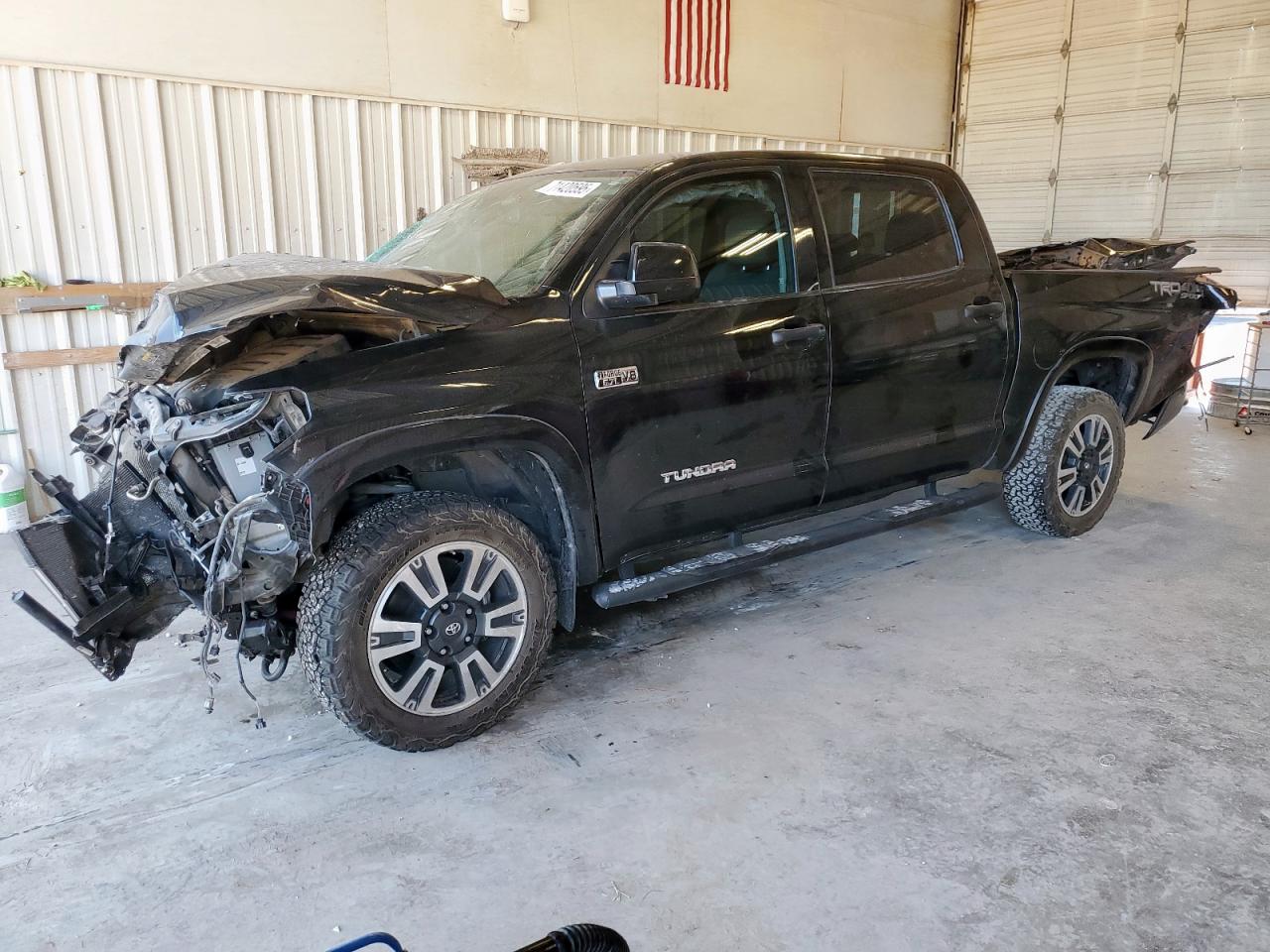 TOYOTA TUNDRA CREWMAX SR5