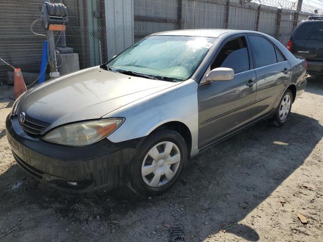 TOYOTA CAMRY LE 2004 gray  gas JTDBE32K140281516 photo #1