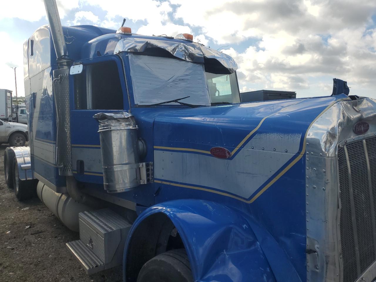 Lot #3290370763 2007 PETERBILT TRACTOR 379