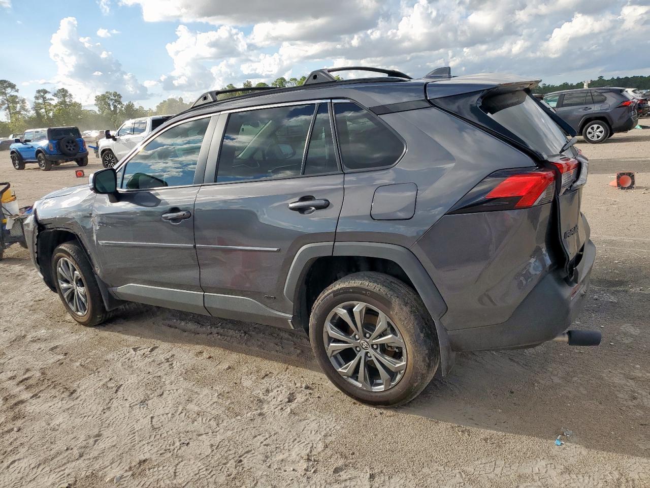 TOYOTA RAV4 XLE PREMIUM