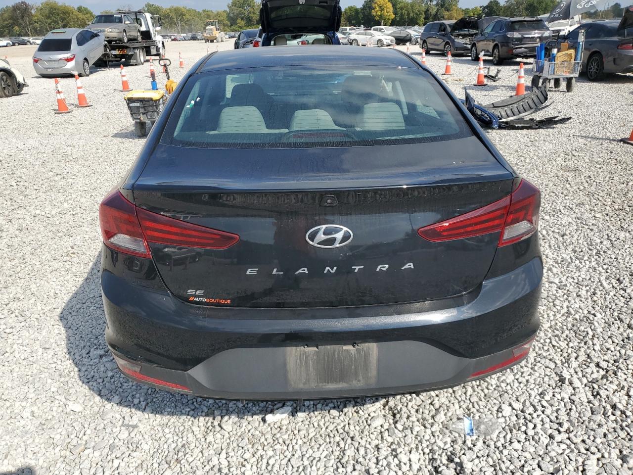HYUNDAI ELANTRA SE