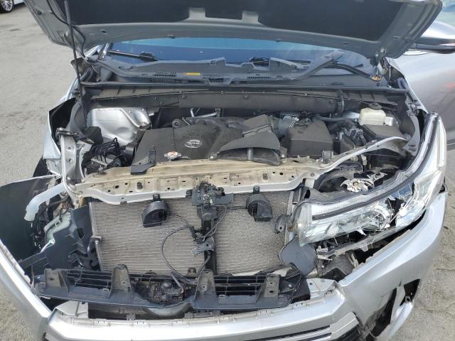 2018 TOYOTA HIGHLANDER SE 5TDJZRFH1JS812949