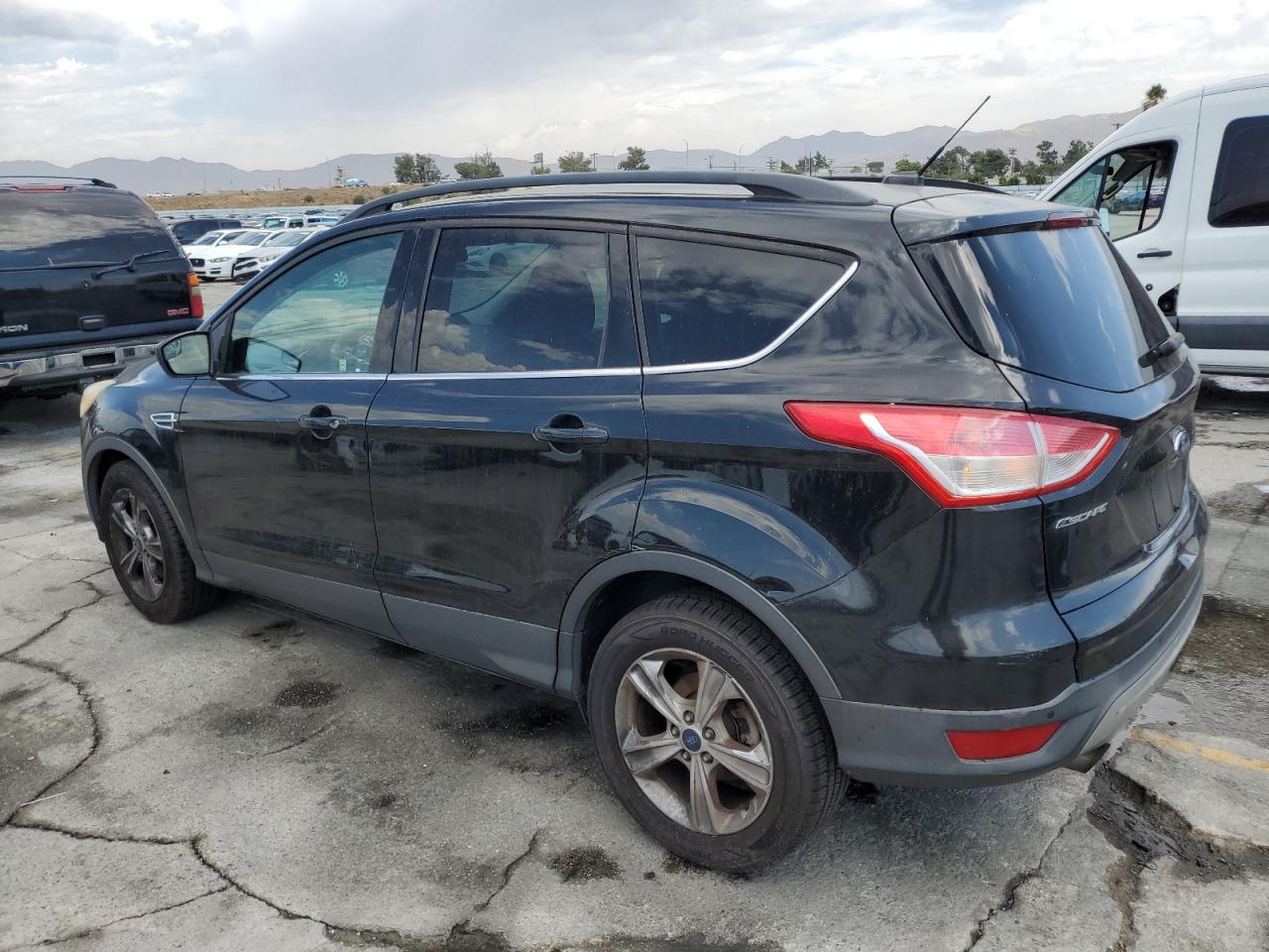 FORD ESCAPE SE