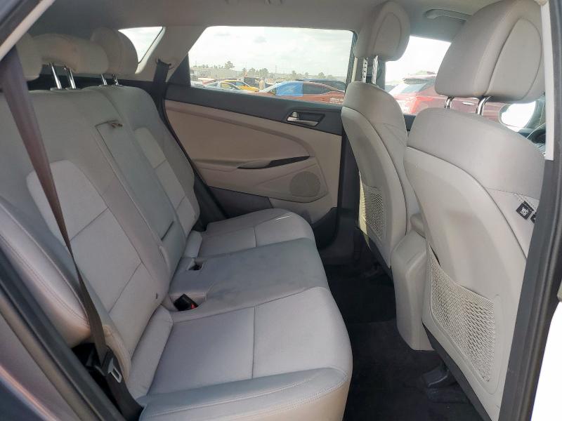 2018 HYUNDAI TUCSON SE KM8J23A47JU810328