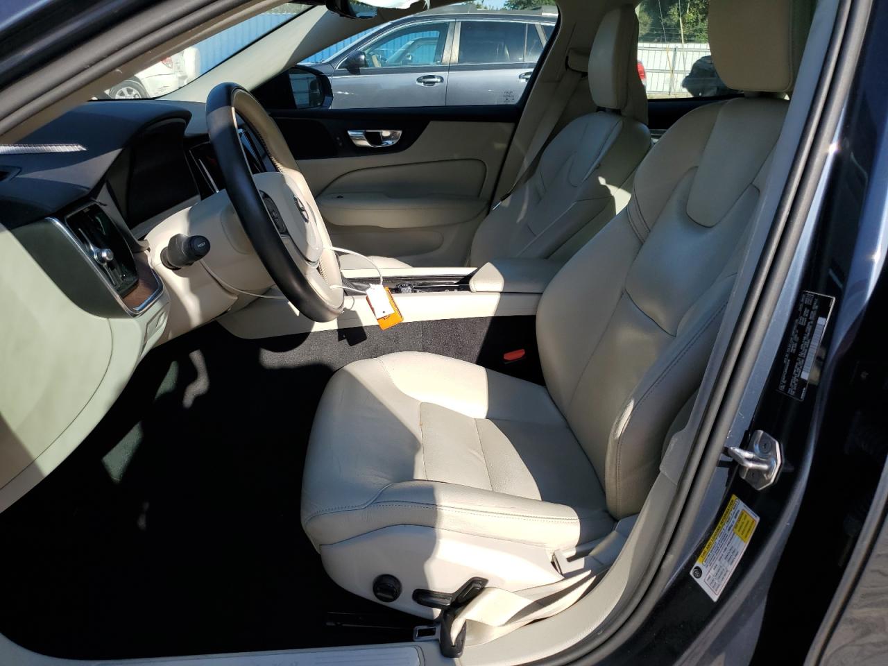 VOLVO S60 T5 MOMENTUM