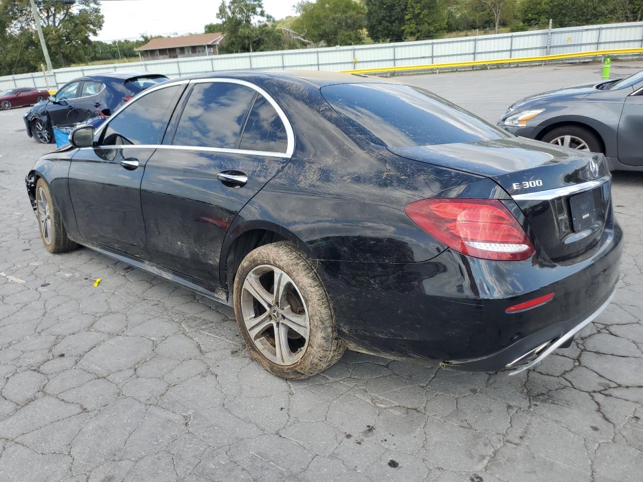 MERCEDES-BENZ E-CLASS 300