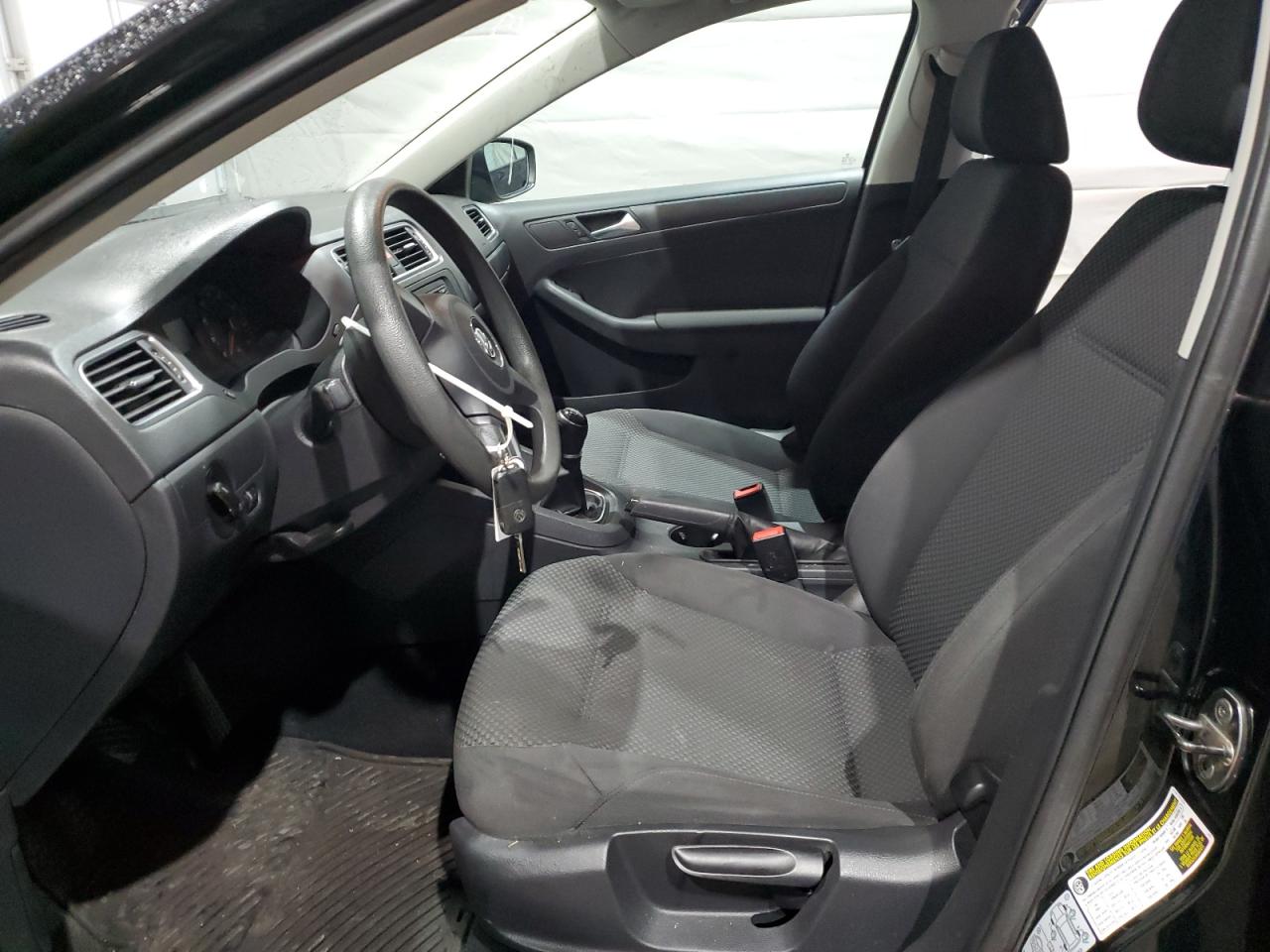 VOLKSWAGEN JETTA BASE