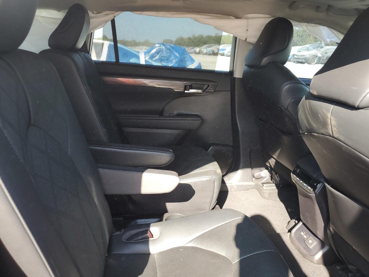 TOYOTA HIGHLANDER PLATINUM