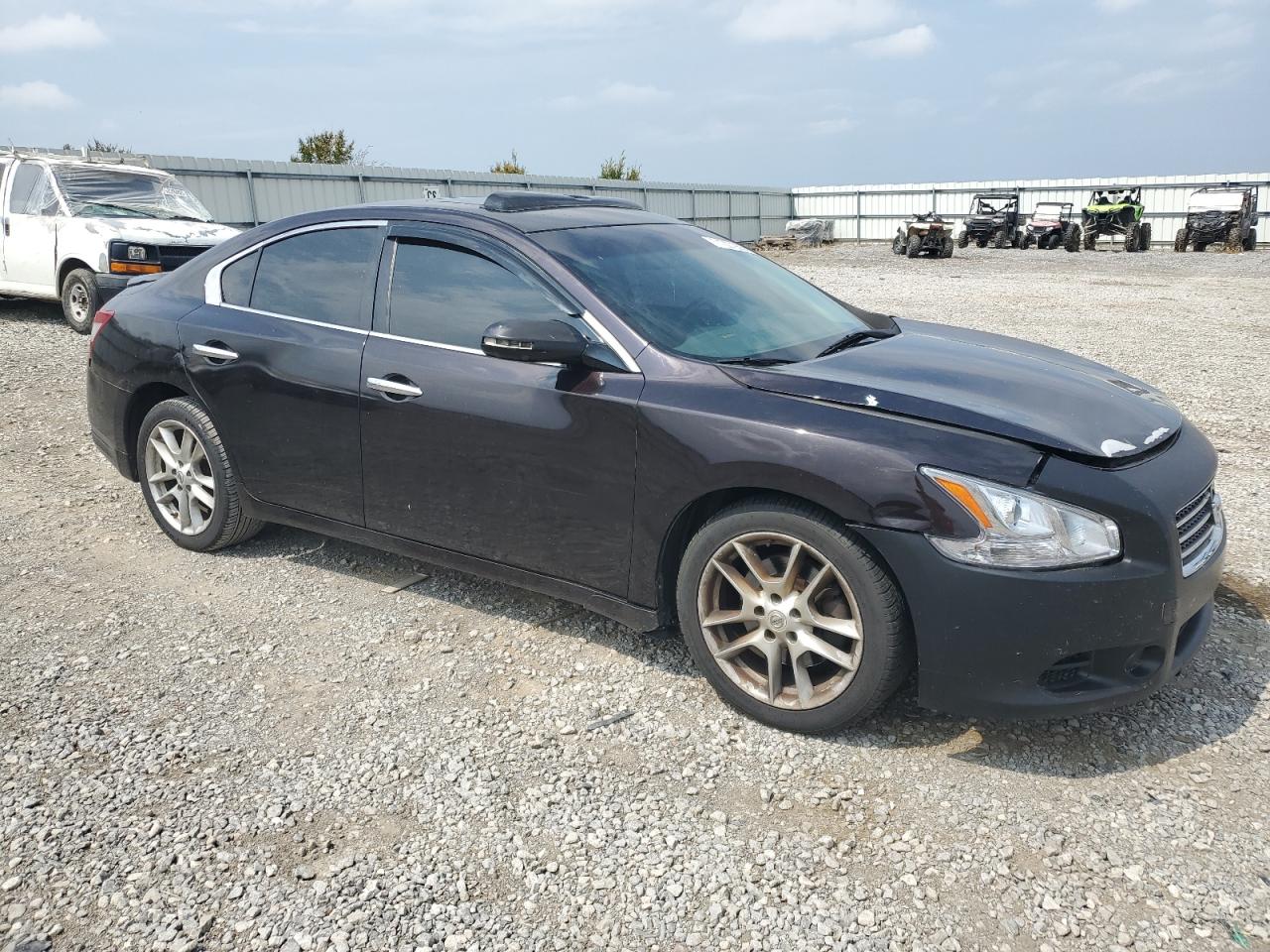 NISSAN MAXIMA S