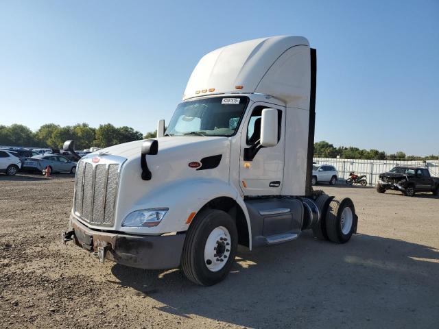 PETERBILT TRACTOR 579 2017 1XPBA48X0HD428703 photo #3