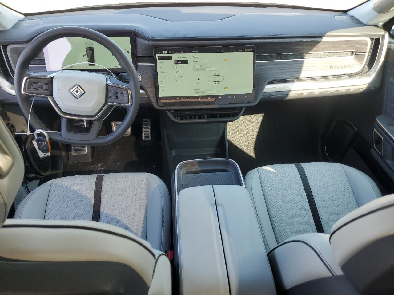 RIVIAN R1S ADVENTURE