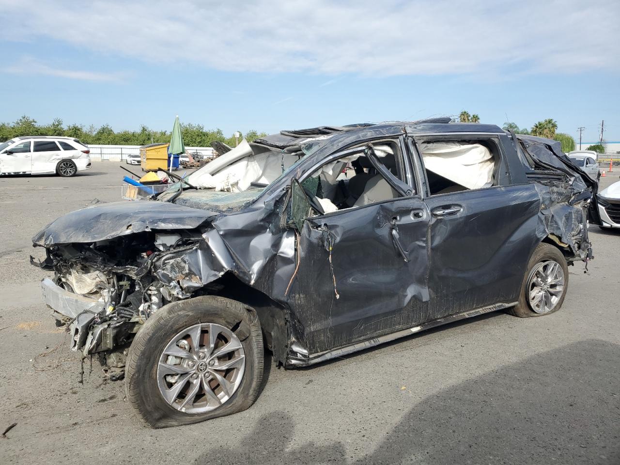 TOYOTA SIENNA XLE