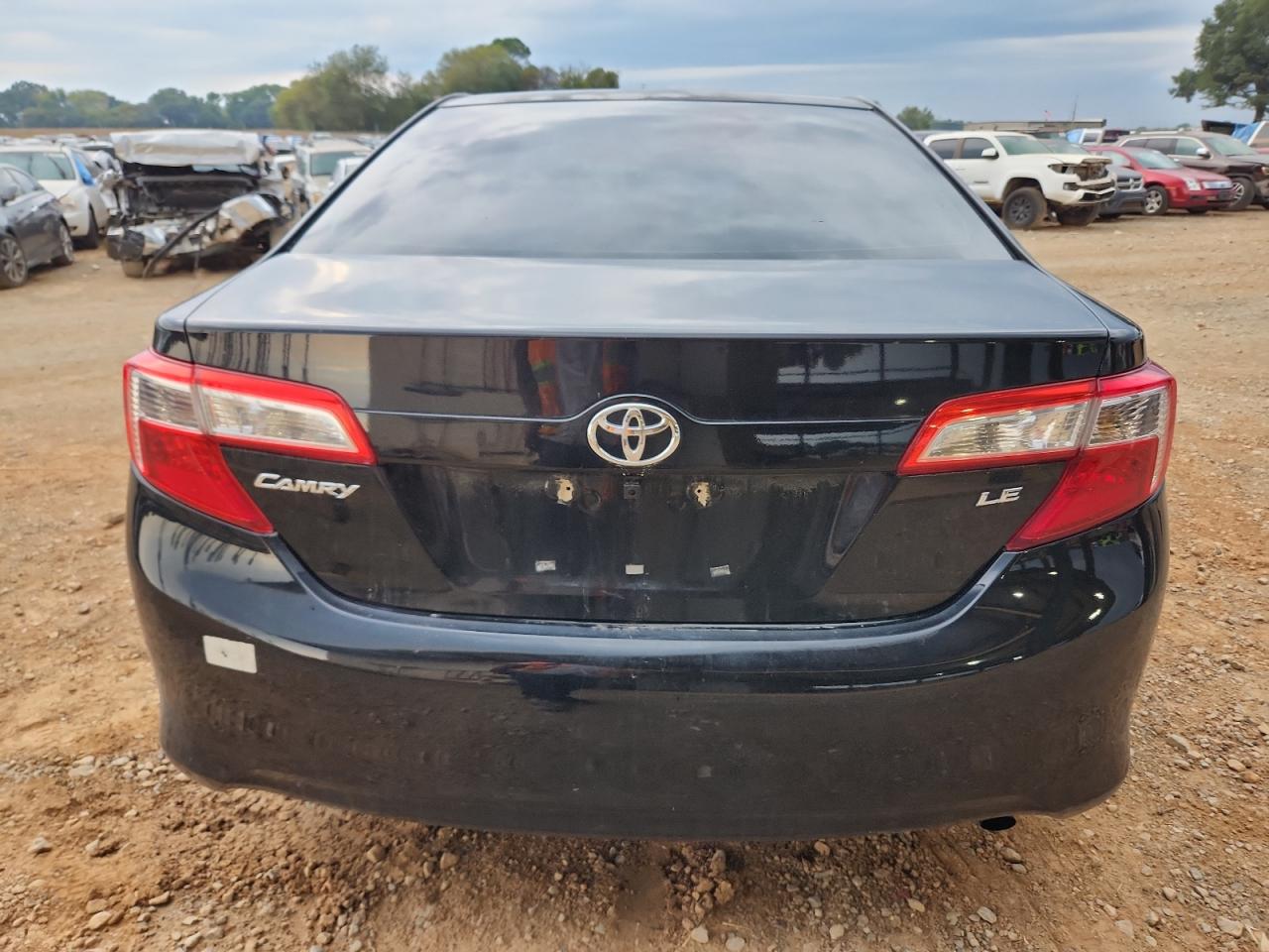 TOYOTA CAMRY BASE