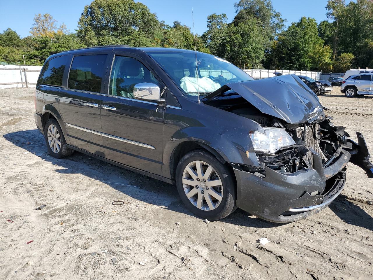 CHRYSLER TOWN & COUNTRY TOURING L