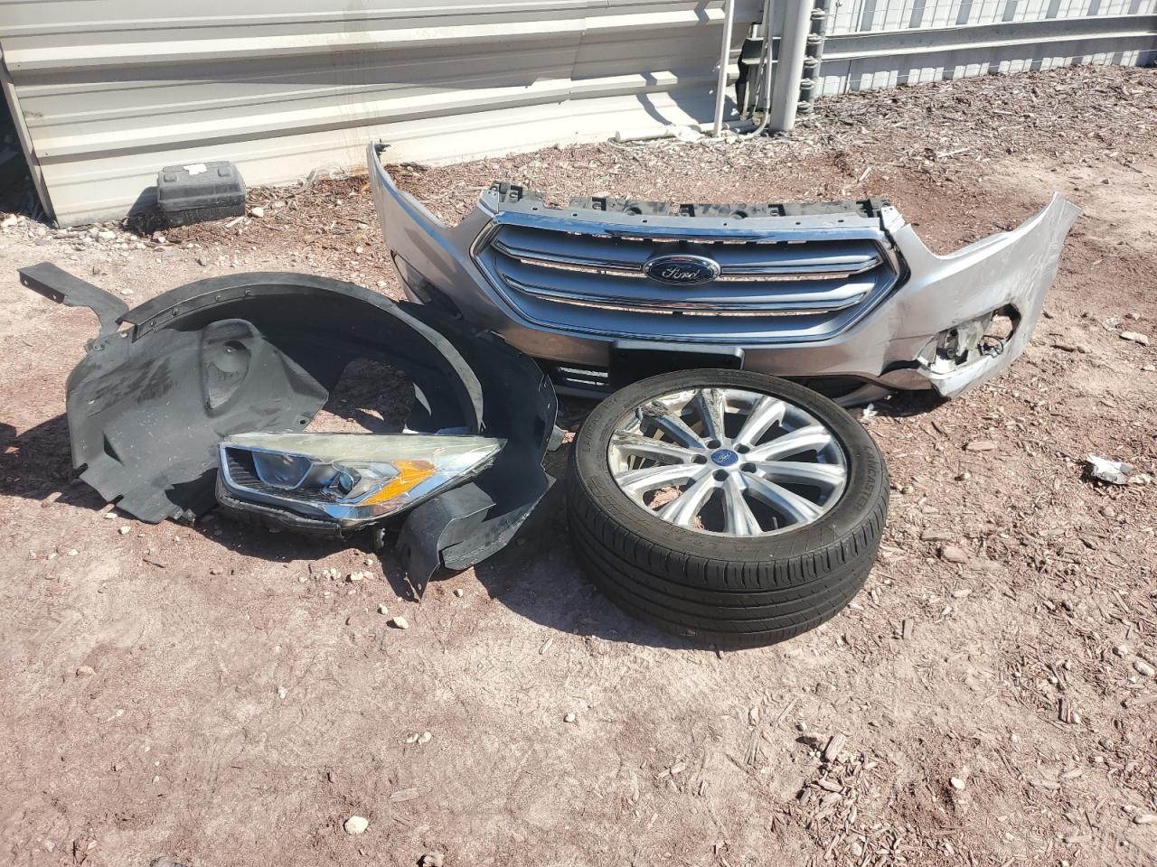 FORD ESCAPE TITANIUM