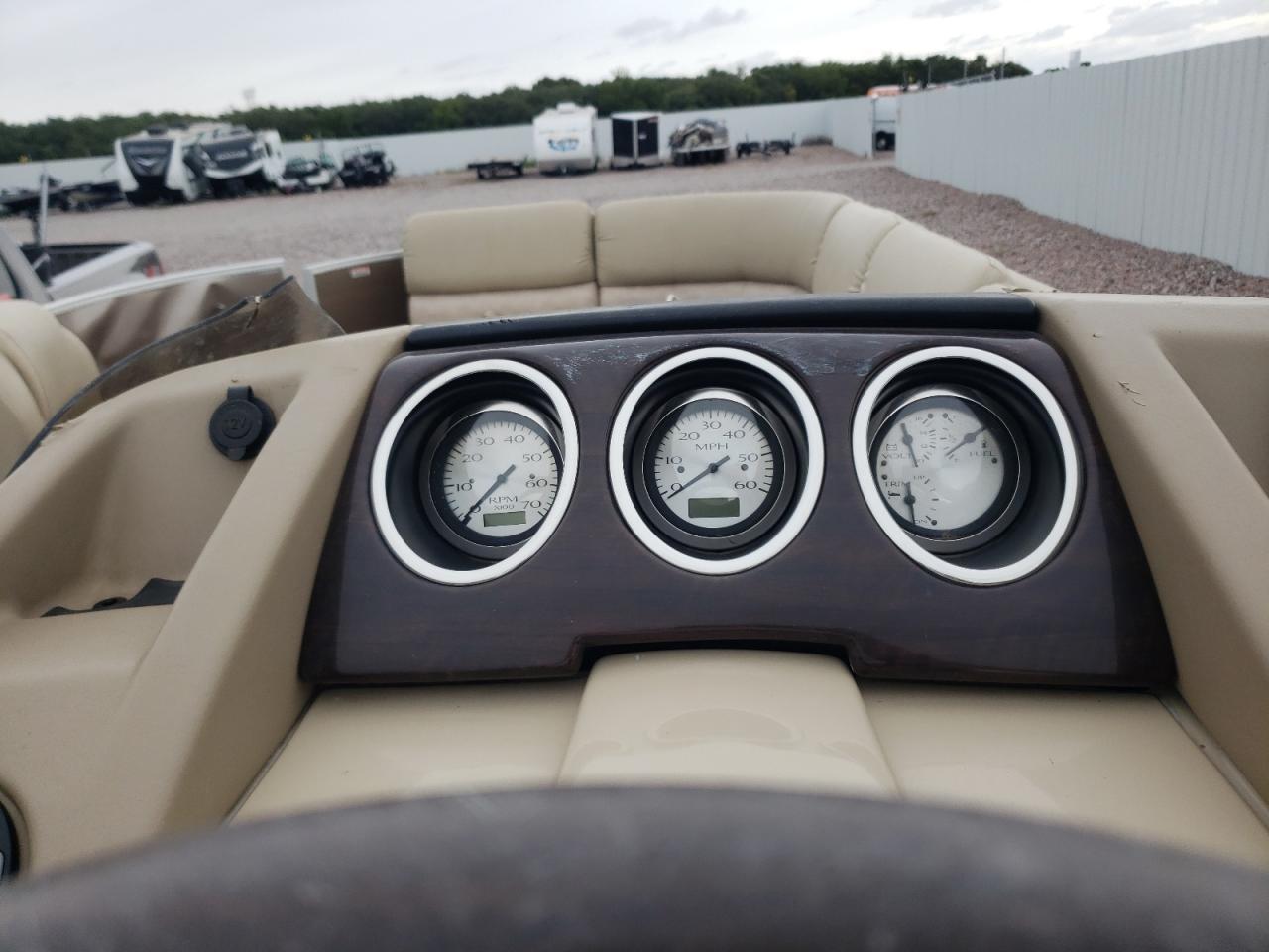 Lot #3232329894 2014 BENNINGTON MARINE 2375 R SERIES