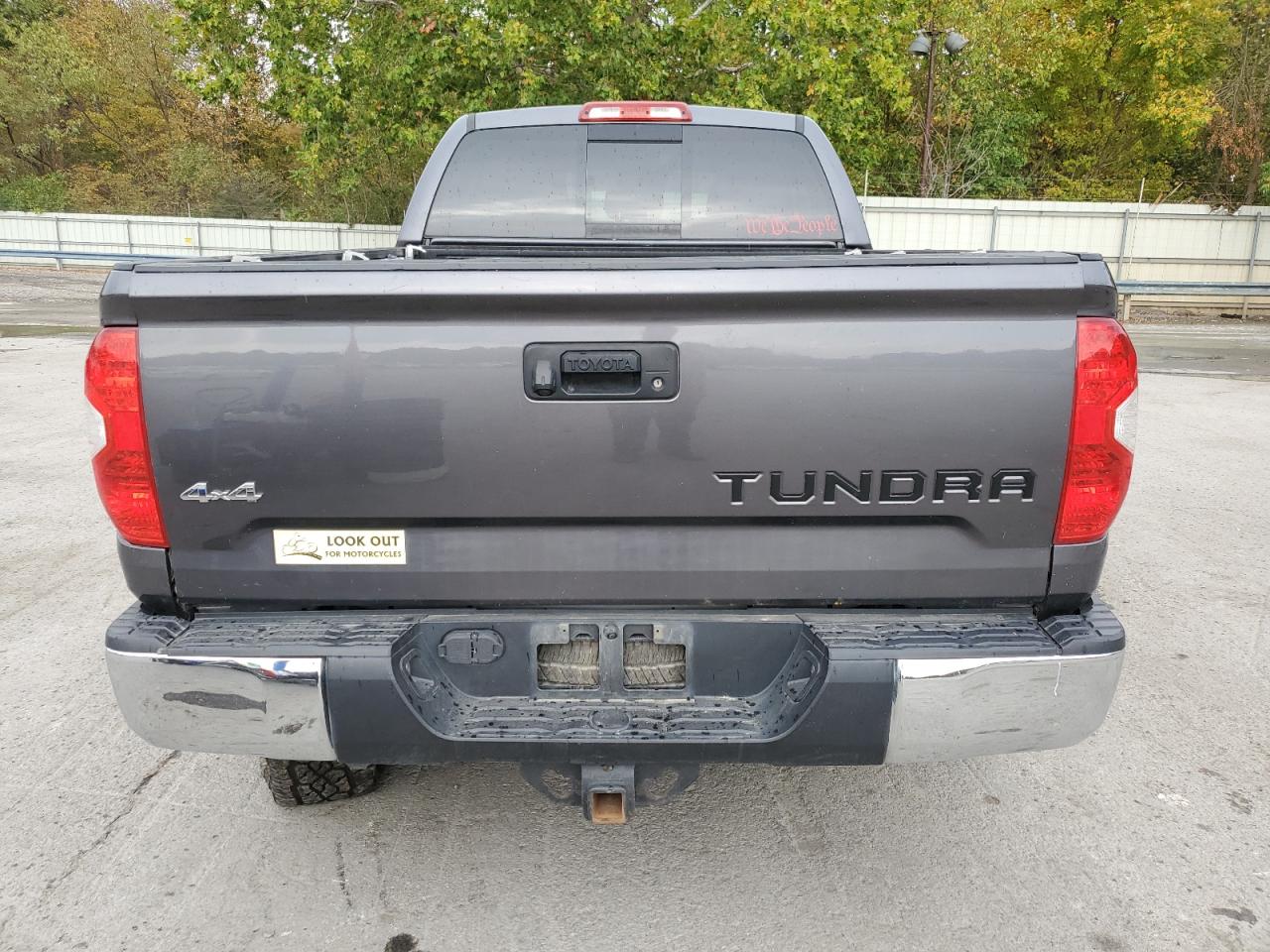TOYOTA TUNDRA DOUBLE CAB SR