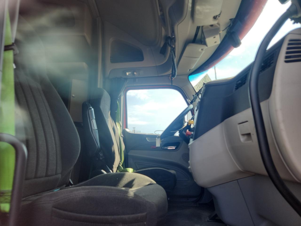 Lot #3246084226 2019 PETERBILT 579