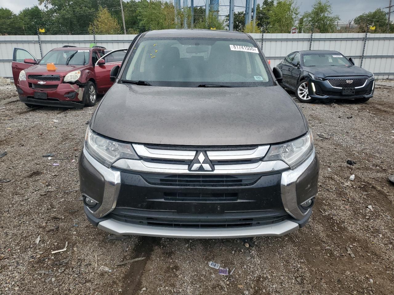 MITSUBISHI OUTLANDER SE