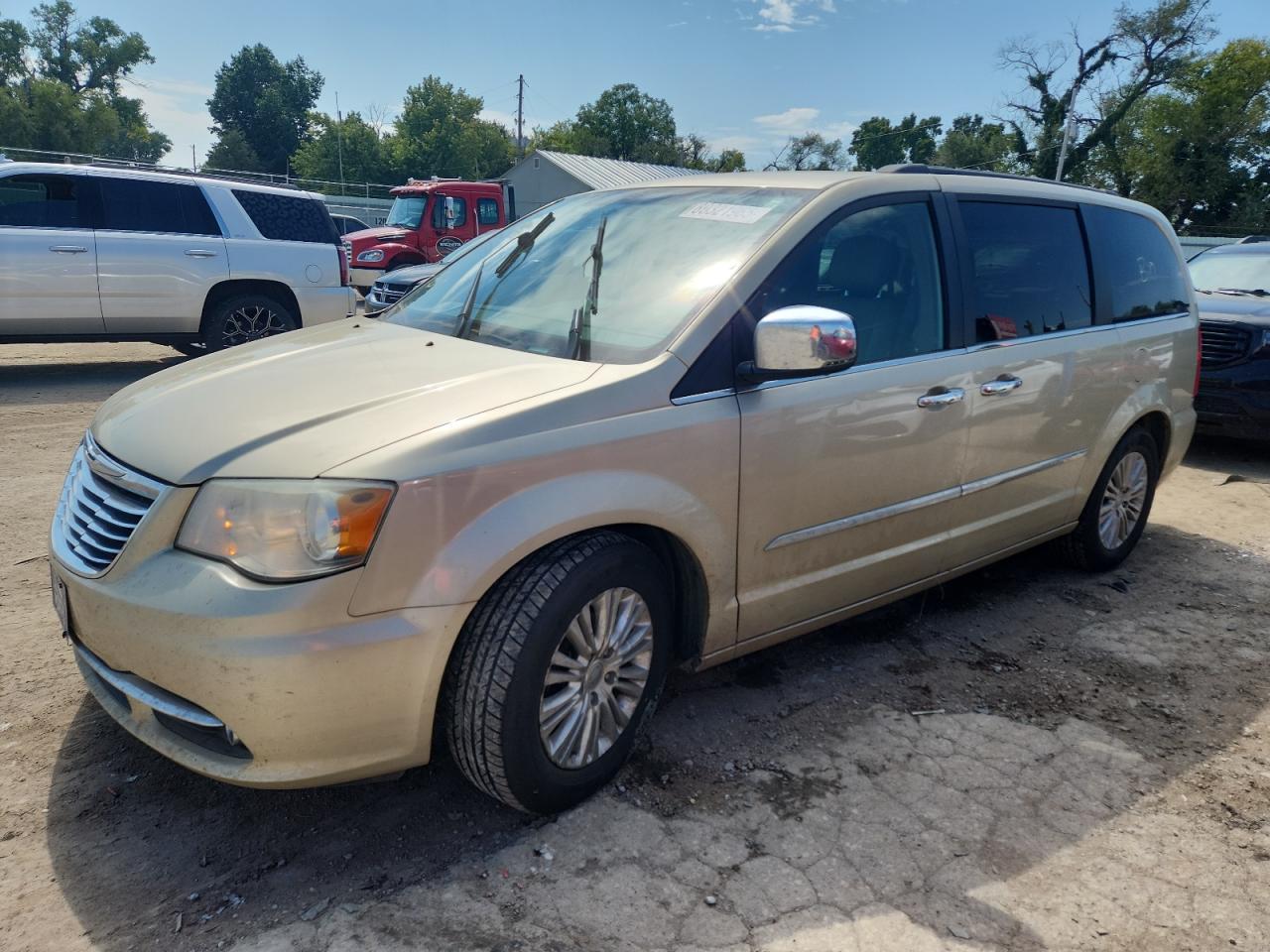 CHRYSLER TOWN & COUNTRY TOURING L