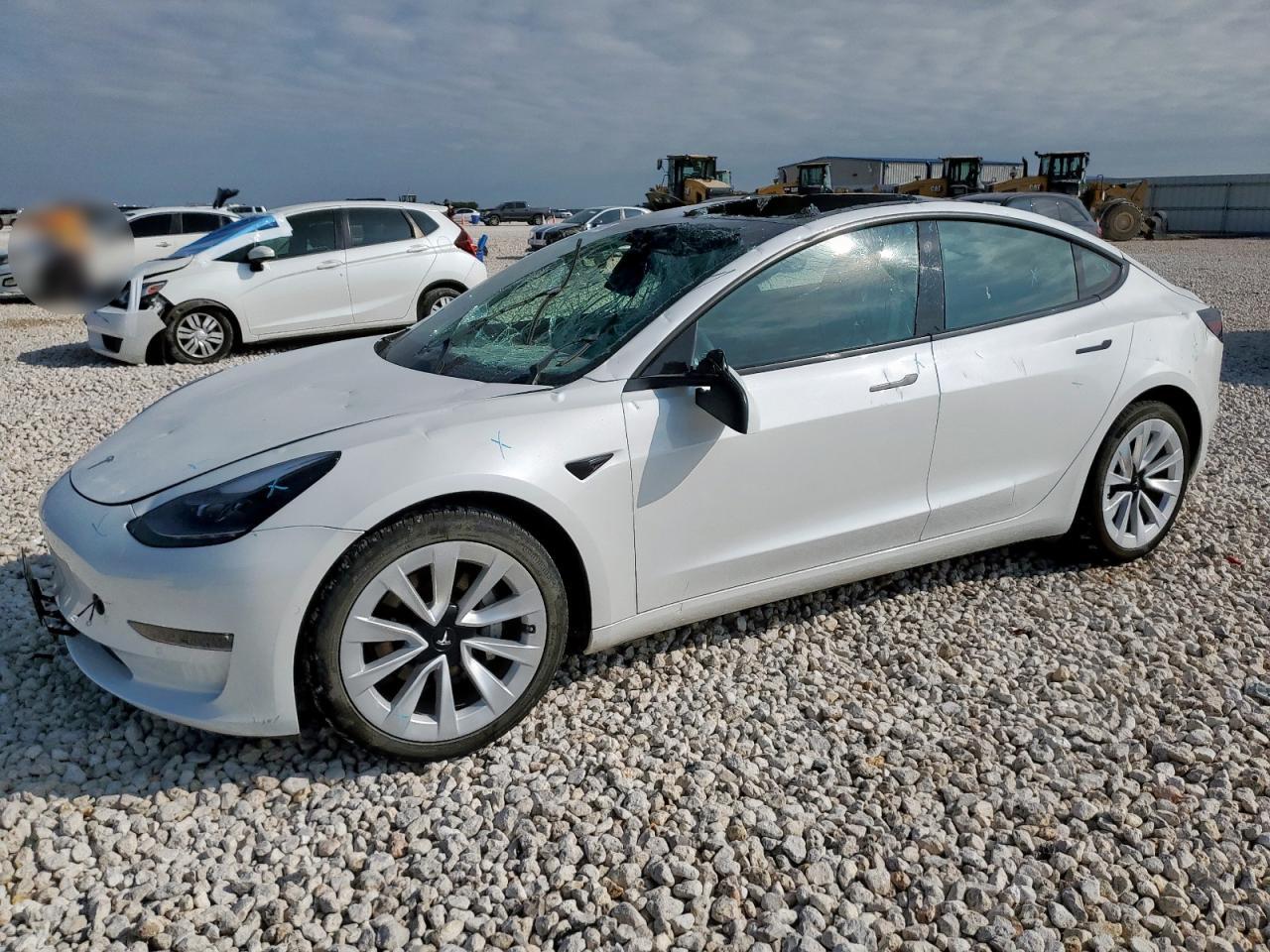 TESLA MODEL 3