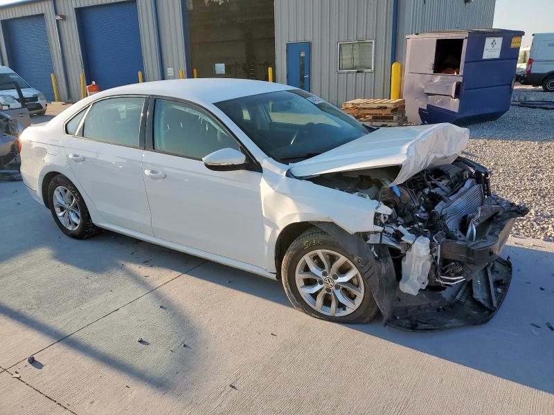 2018 VOLKSWAGEN PASSAT S 1VWAA7A34JC047936