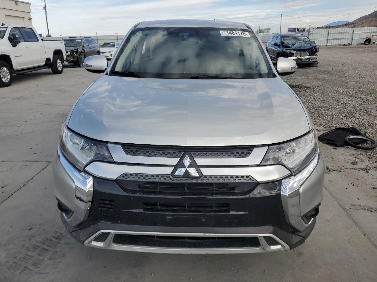 MITSUBISHI OUTLANDER SE