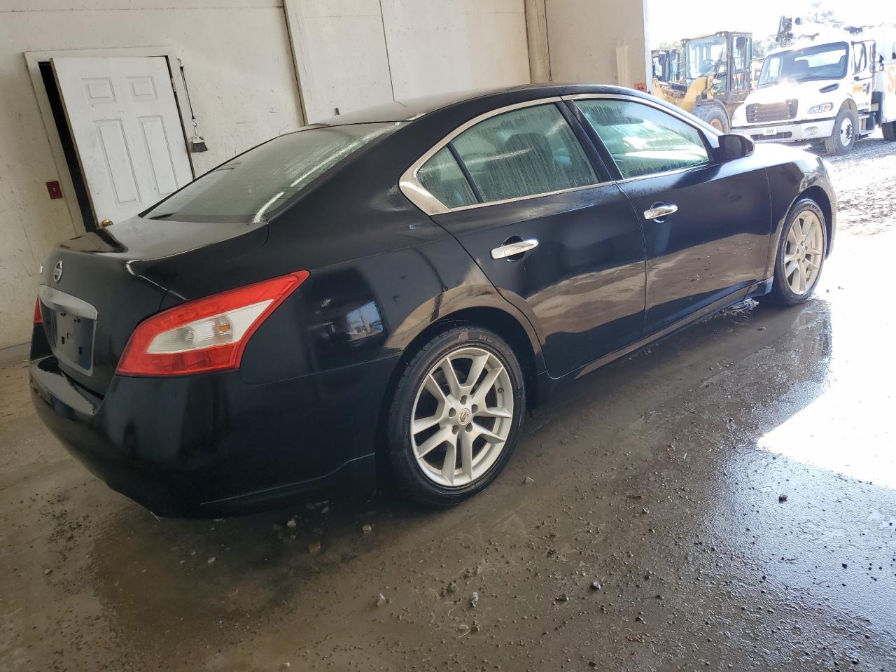 NISSAN MAXIMA S