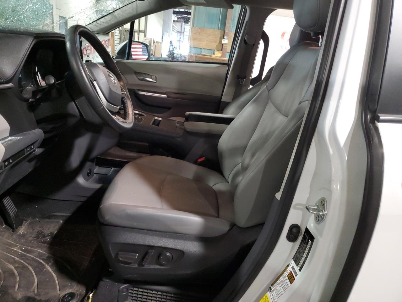 TOYOTA SIENNA XLE