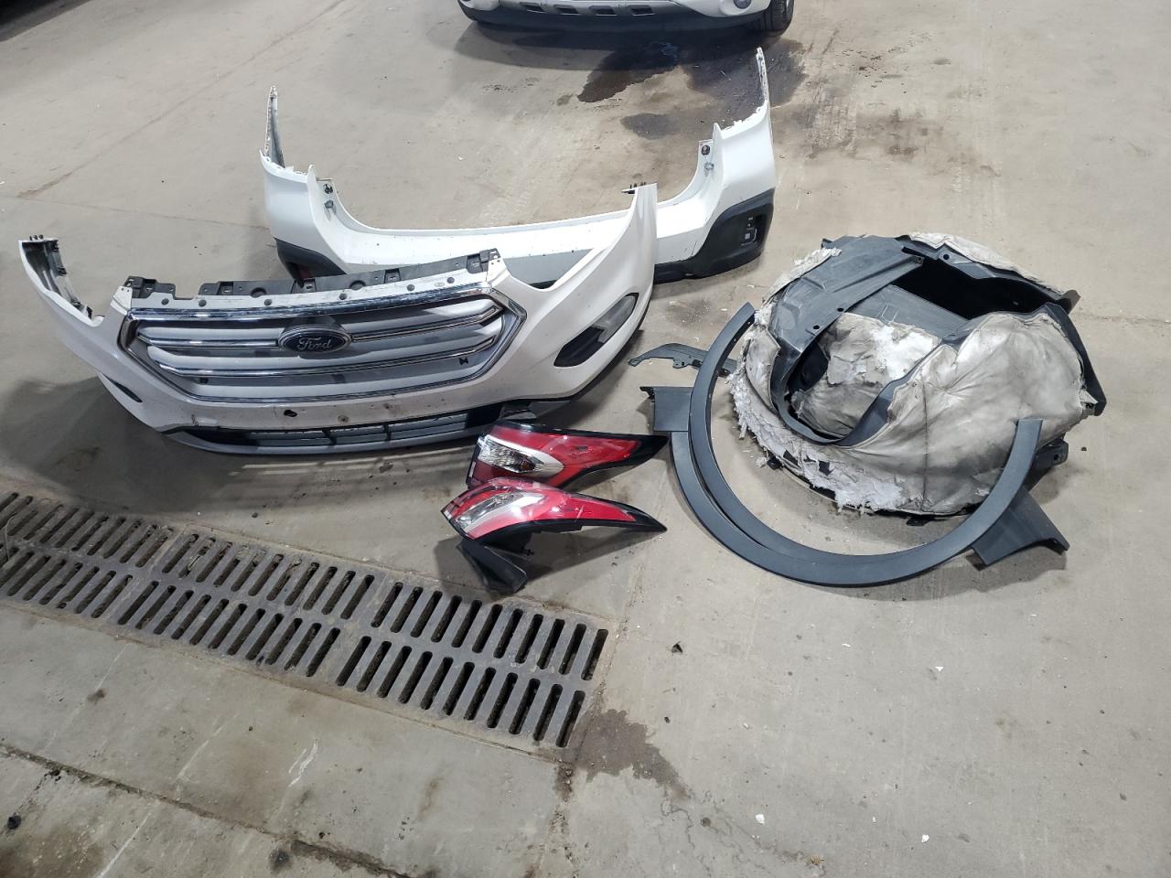 FORD ESCAPE TITANIUM