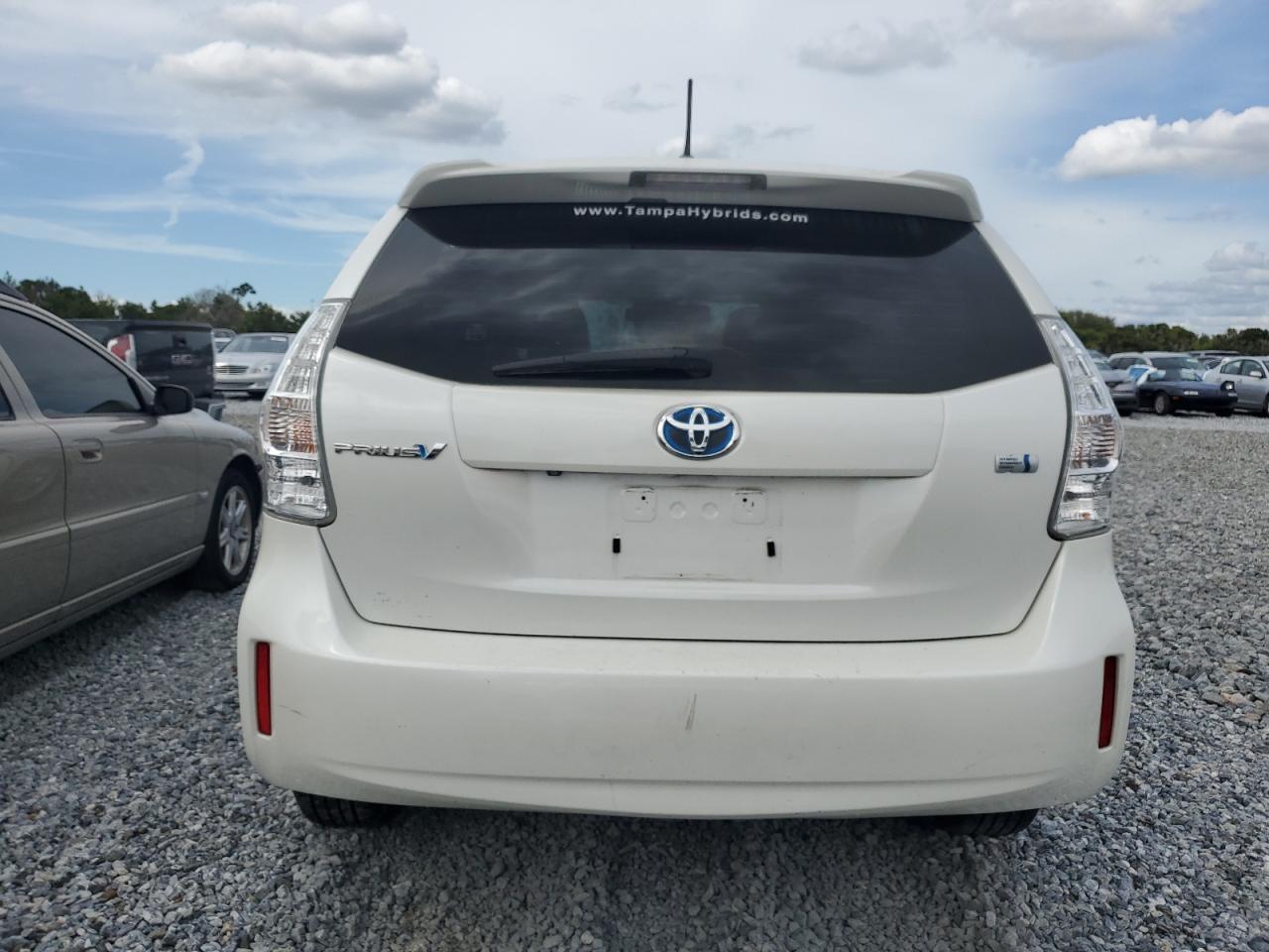 TOYOTA PRIUS V