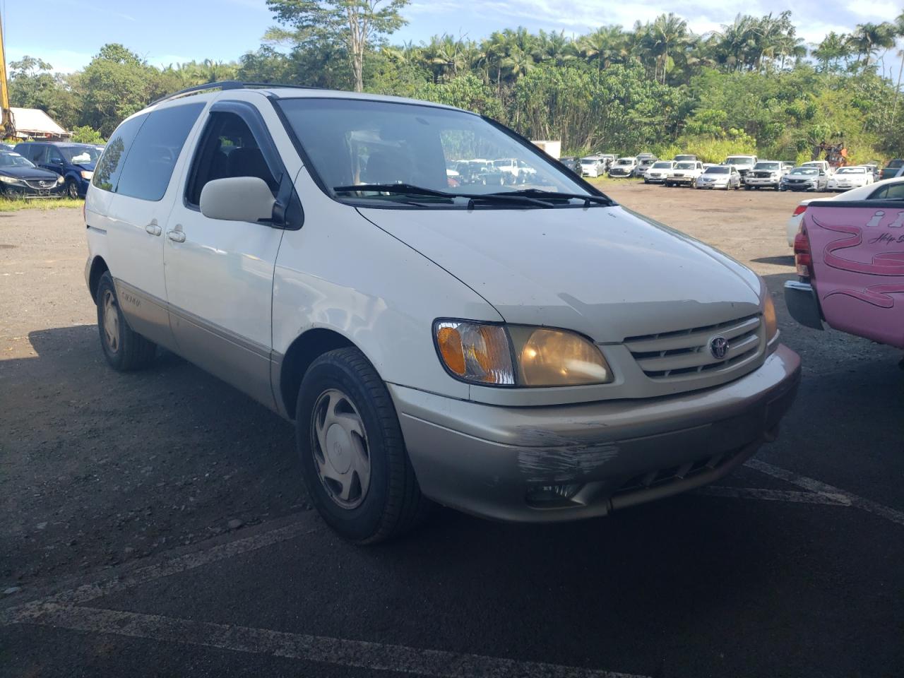 Lot #3257794003 2002 TOYOTA SIENNA LE