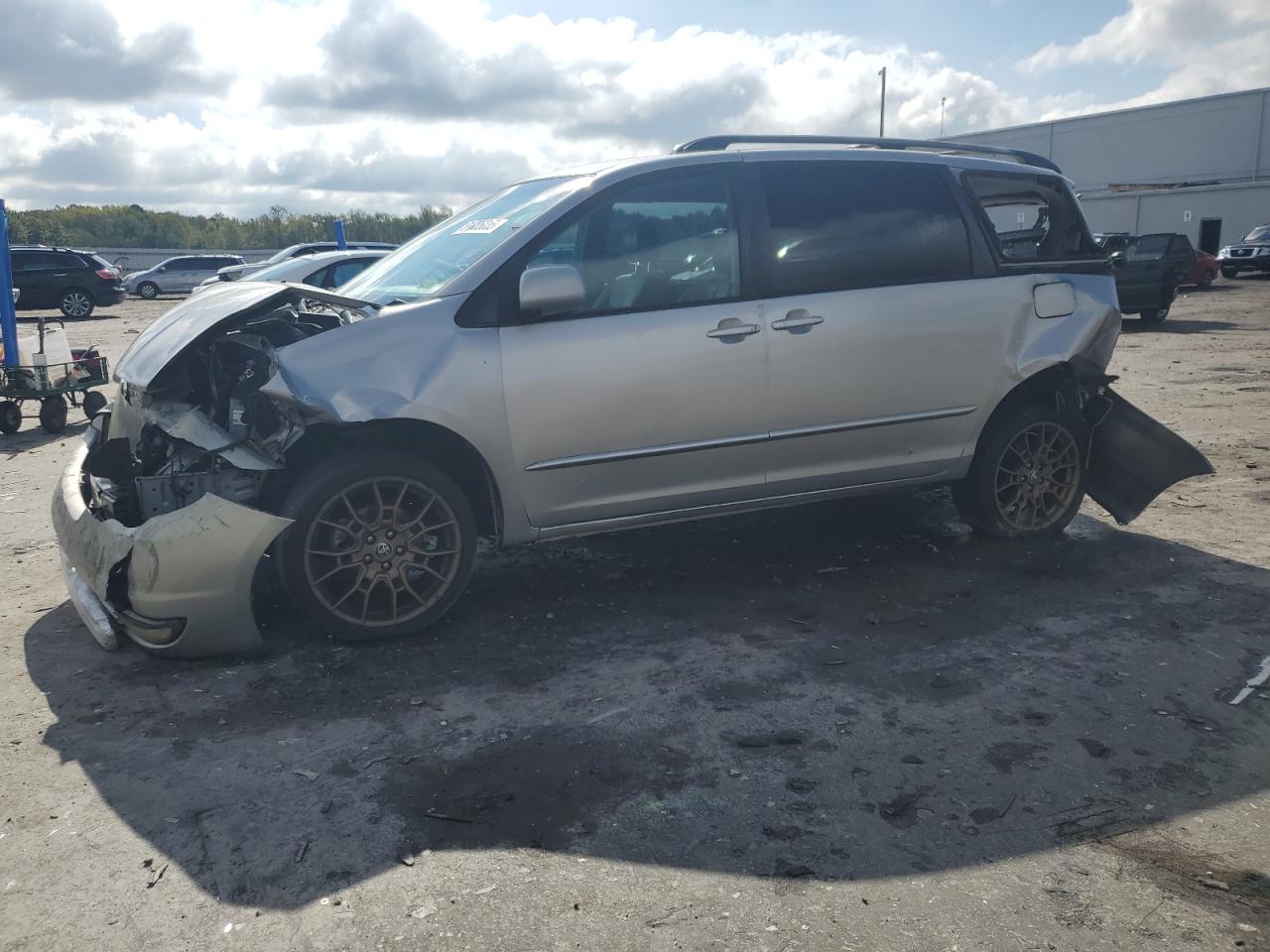 Lot #3315998087 2005 TOYOTA SIENNA XLE