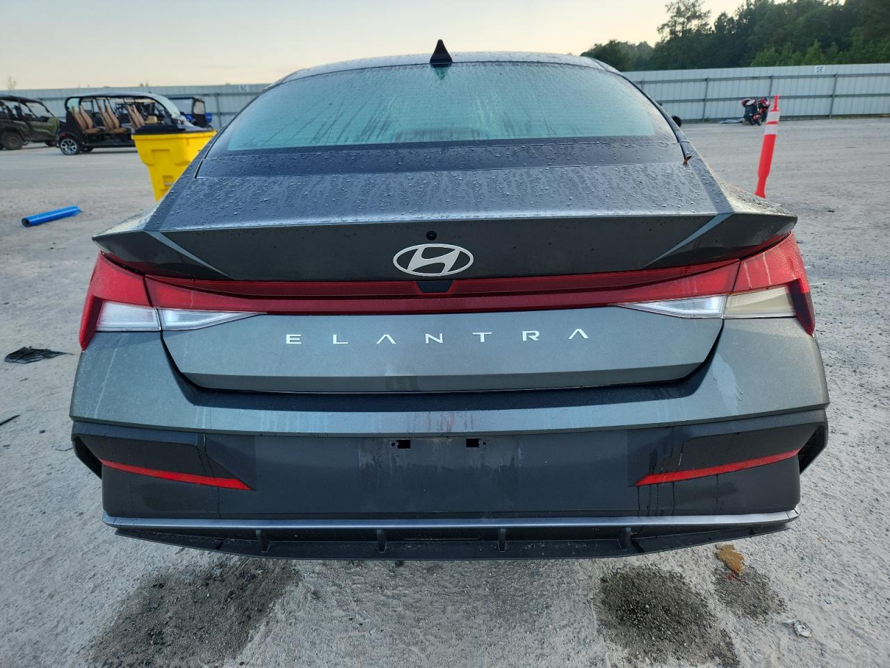 HYUNDAI ELANTRA SE