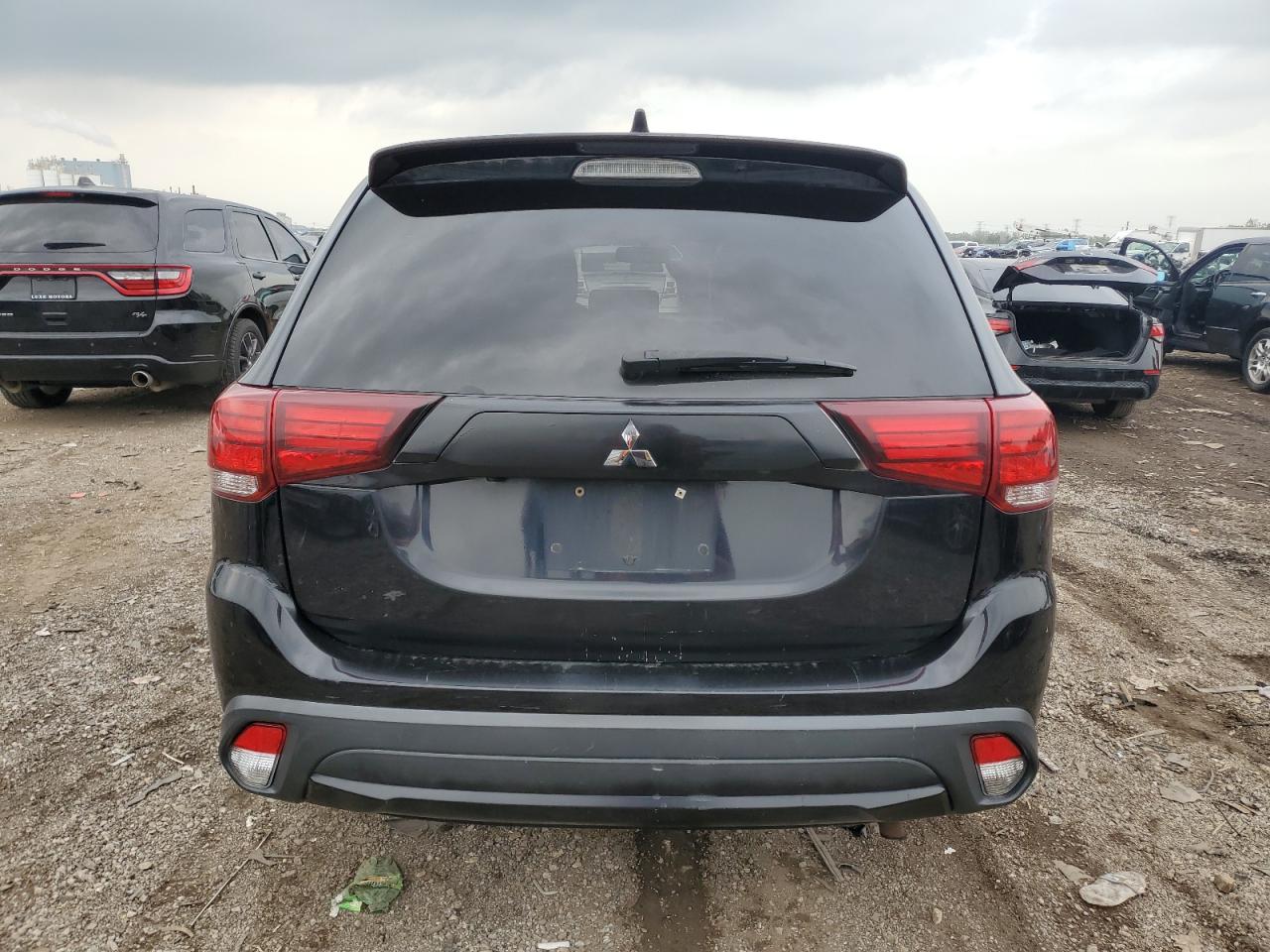MITSUBISHI OUTLANDER SE