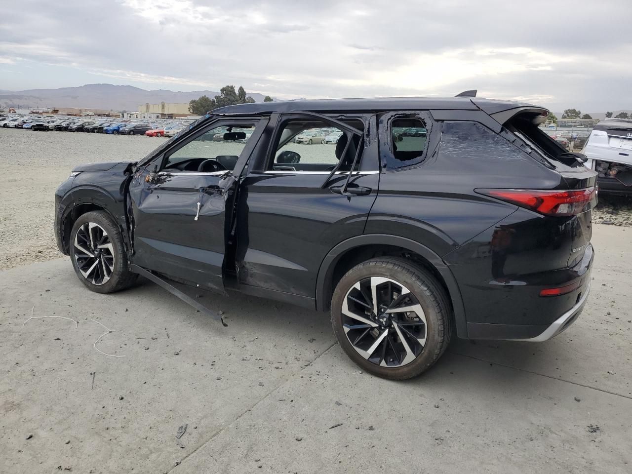 MITSUBISHI OUTLANDER SE