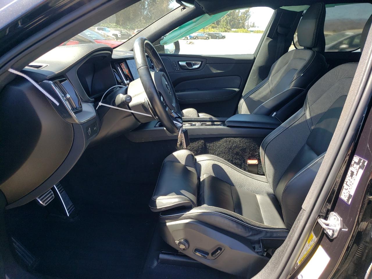 VOLVO XC60 T5 R-DESIGN