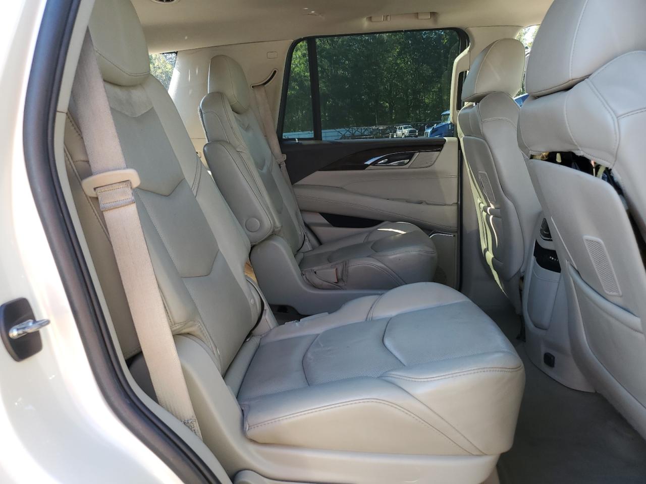 CADILLAC ESCALADE LUXURY