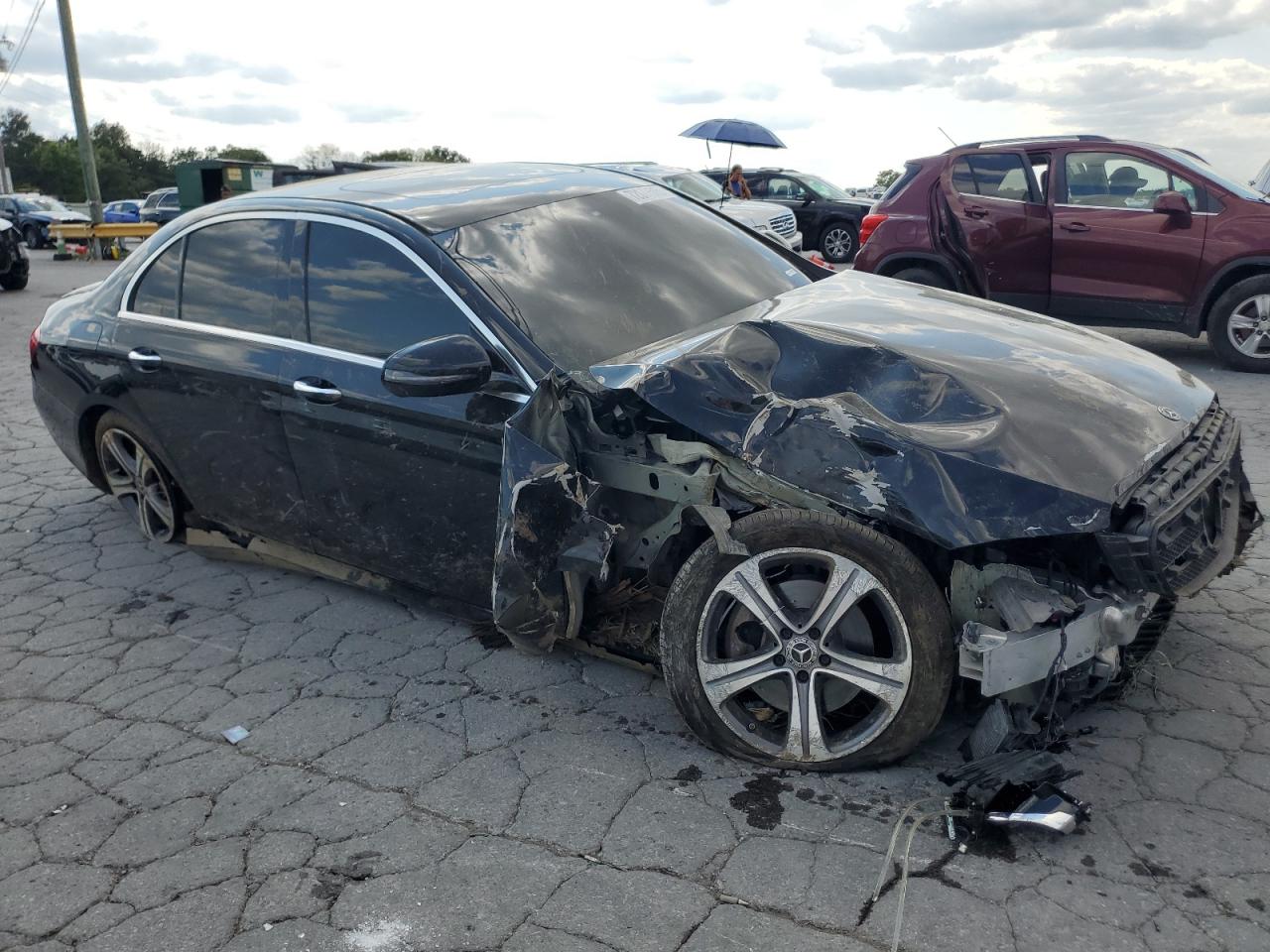 MERCEDES-BENZ E-CLASS 300